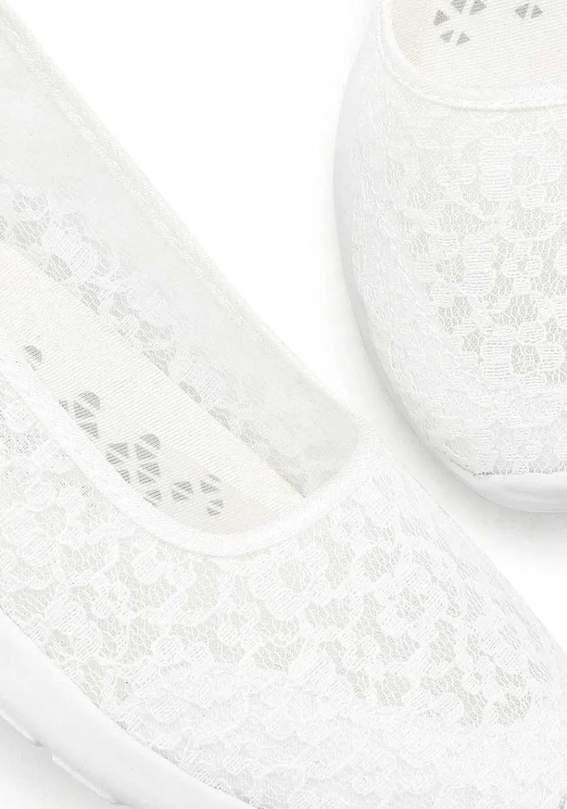 LASCANA Flats & Sneakers-Slip On Lace Sneakers
